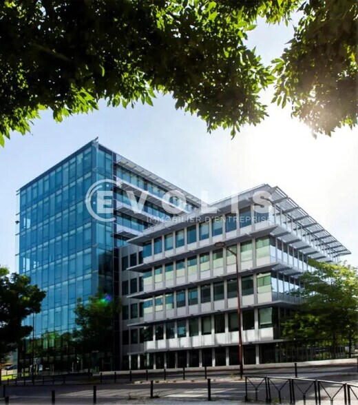 8 Avenue De Lunca, Montigny-le-Bretonneux to rent - Building Photo - Image 1 of 7