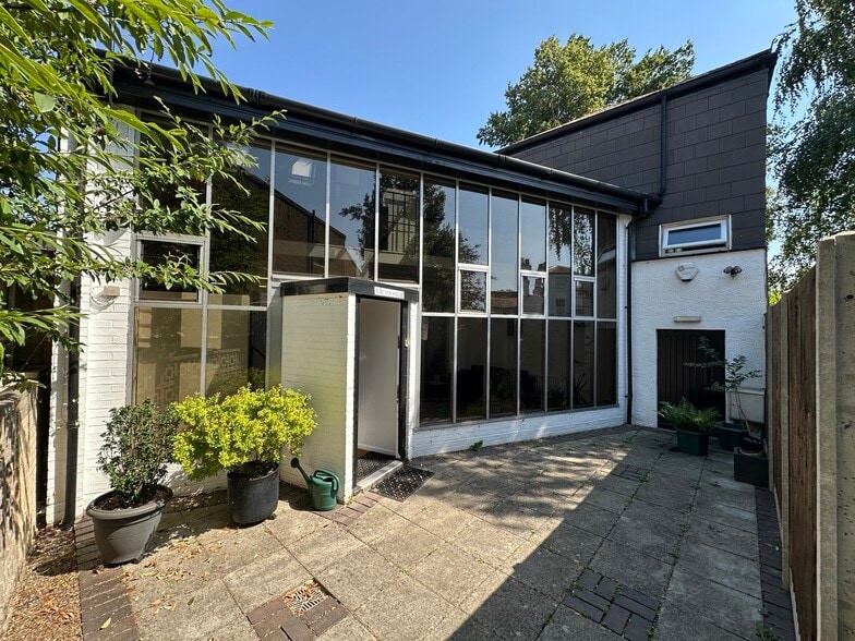 34A High St, Thames Ditton for sale - Building Photo - Image 1 of 10