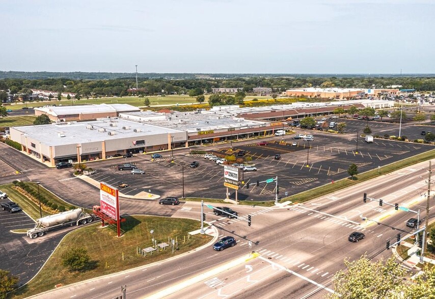 100 W Mall Dr, Carpentersville, IL for sale - Building Photo - Image 1 of 1