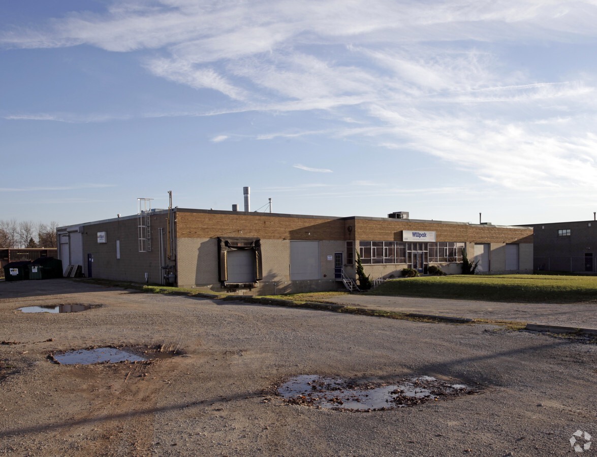 2030 Speers Rd, Oakville L6L 2X8 - Industrial for Sale | LoopNet.co.uk