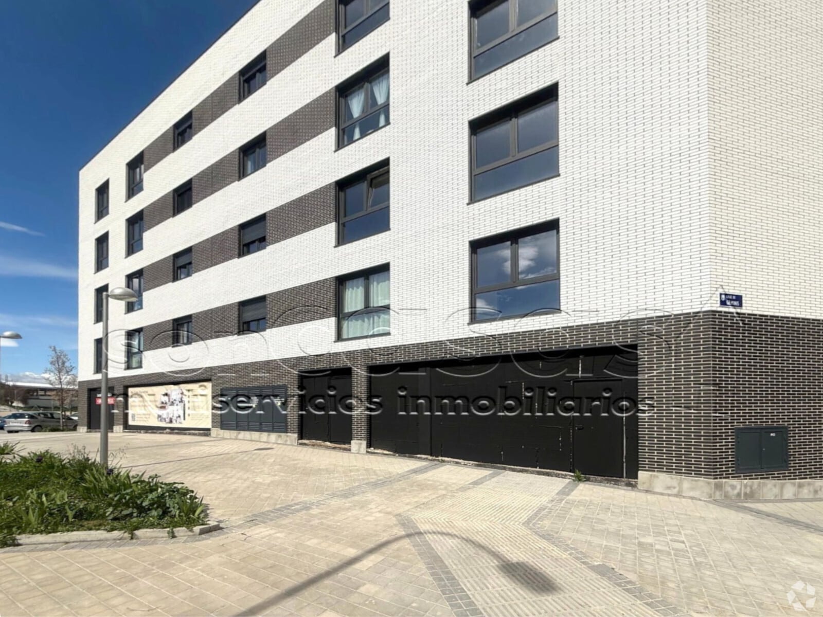 Retail in Madrid, Madrid to rent Interior Photo- Image 1 of 8