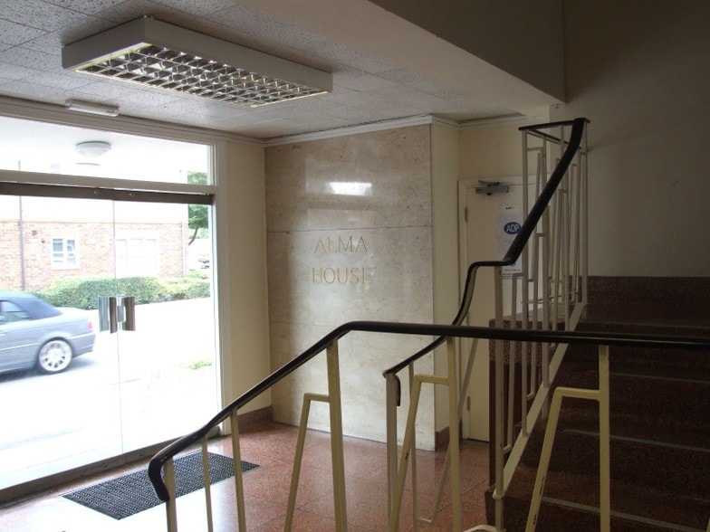 Alma Rd, Reigate to rent - Interior Photo - Image 3 of 7