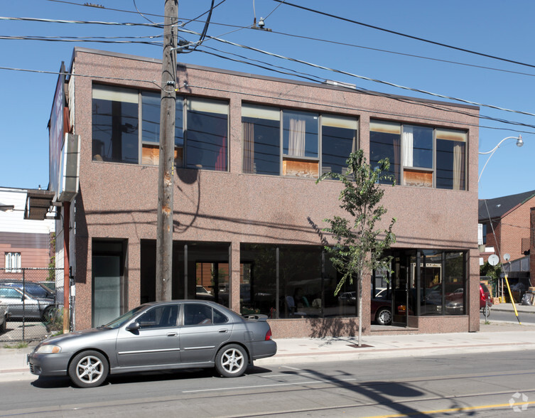 890 Dundas St W, Toronto, ON for rent - Primary Photo - Image 1 of 2