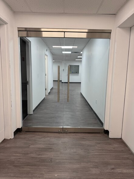 24 Belden Ave, Norwalk, CT to rent - Interior Photo - Image 2 of 26