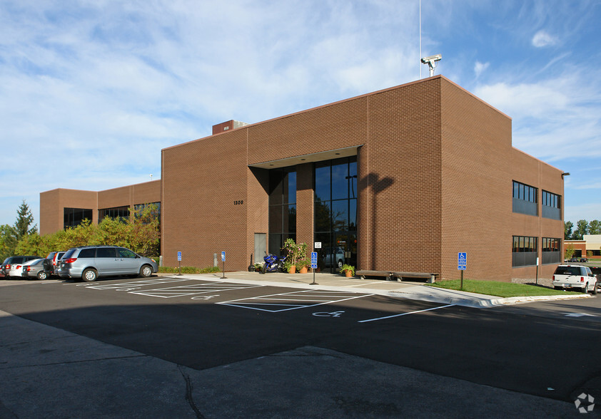 1300 Mendota Heights Rd, Mendota Heights, MN for rent - Building Photo - Image 1 of 8