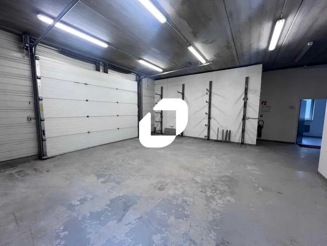 Light Industrial in Champs-sur-Marne to rent Interior Photo- Image 1 of 8