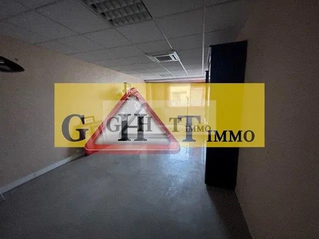 Location Bureaux 57 m² - Photo 1