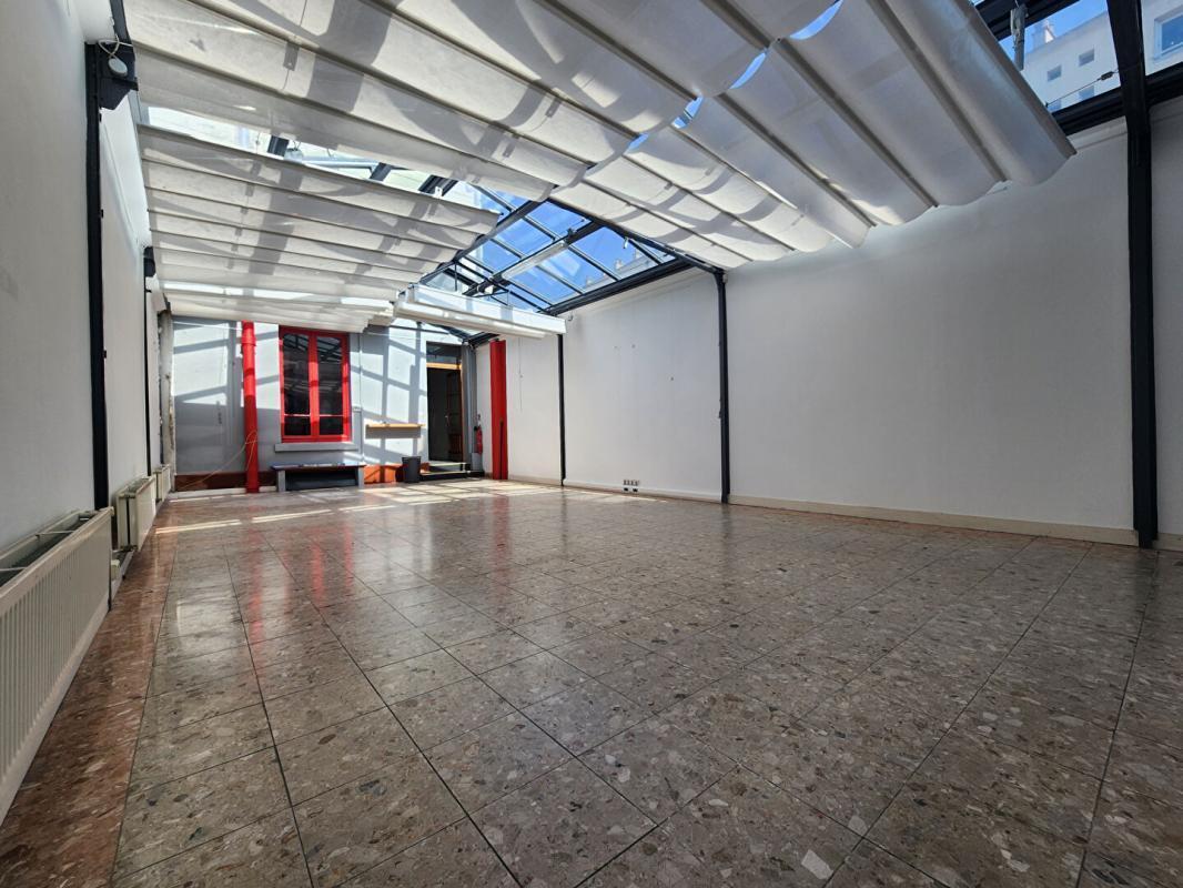 Retail in La Garenne-Colombes to rent Building Photo- Image 1 of 8