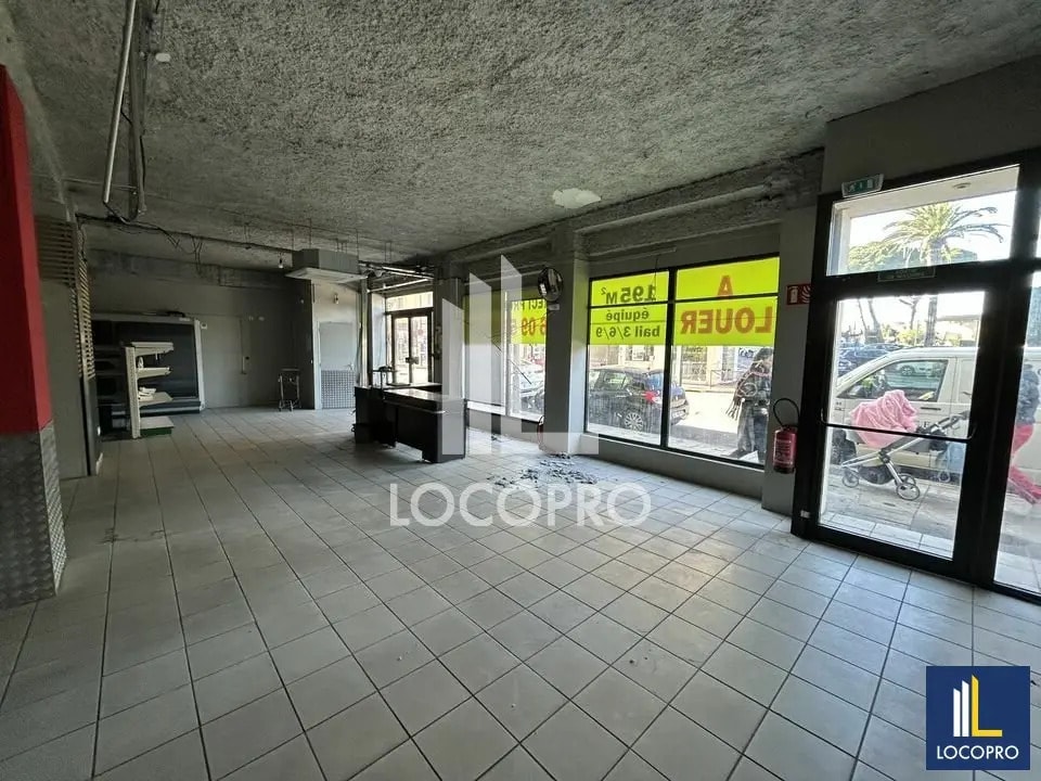 Location Commerce 195 m² - Photo 1