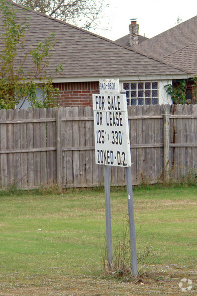 979 N Santa Fe Ave, Edmond, OK for sale - Building Photo - Image 3 of 8