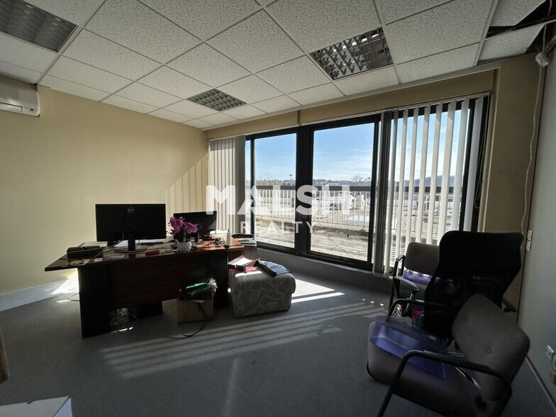Office in Brignais for sale - Interior Photo - Image 3 of 9