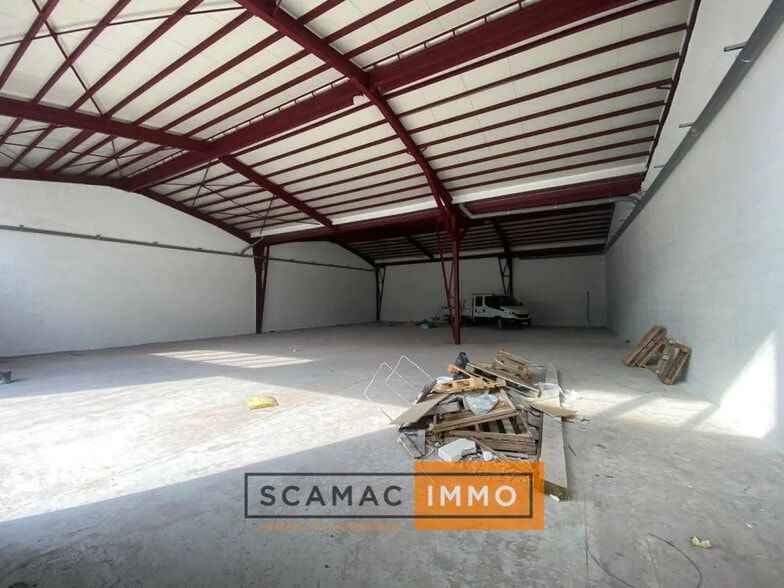 Industrial in Aubagne to rent - Interior Photo - Image 2 of 5