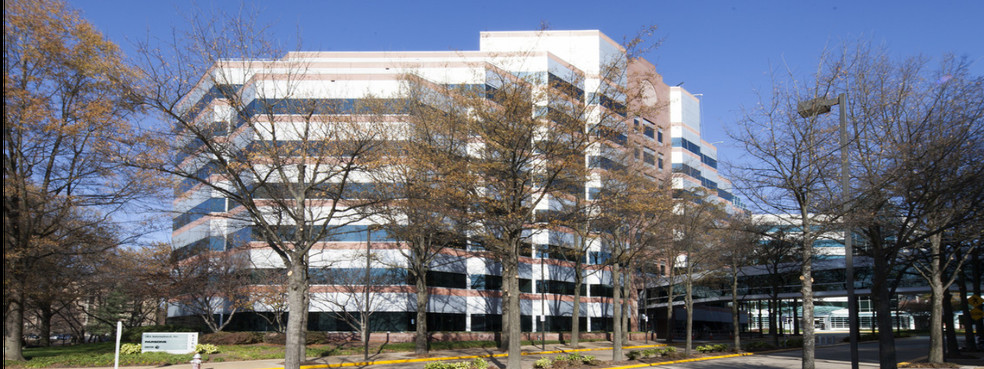 8260-8280 Willow Oaks Corporate Dr, Fairfax, VA for rent - Building Photo - Image 1 of 36