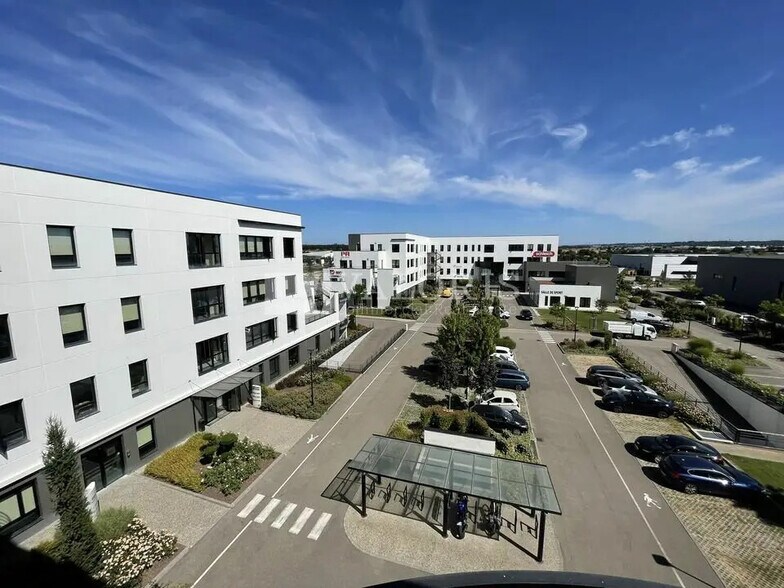 Office in Genas to rent - Building Photo - Image 2 of 9