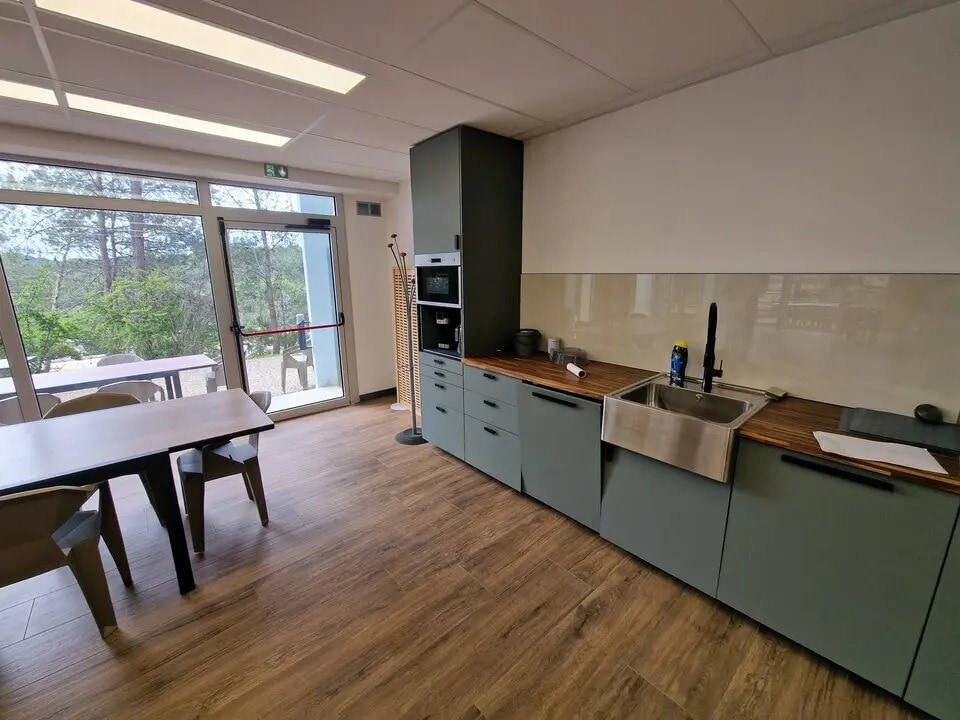 Location Bureaux 170 m² - Photo 1