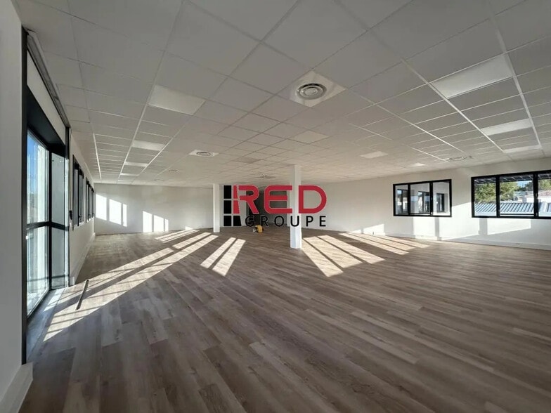 480 Route De Berre, Éguilles for sale - Building Photo - Image 3 of 8