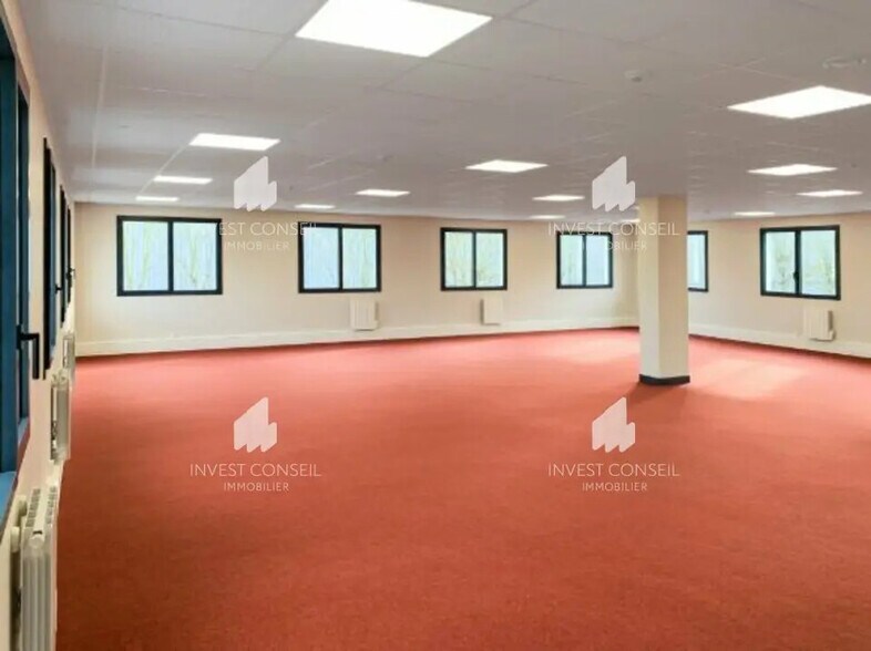 Office in Cergy to rent - Building Photo - Image 3 of 6