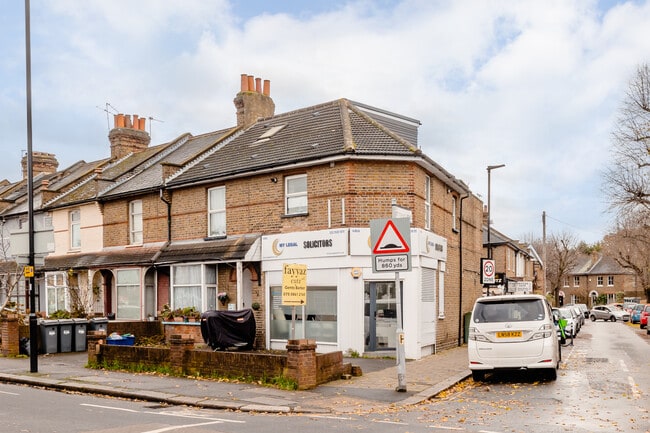 More details for 486 Hanworth Rd, Hounslow - Retail to Rent