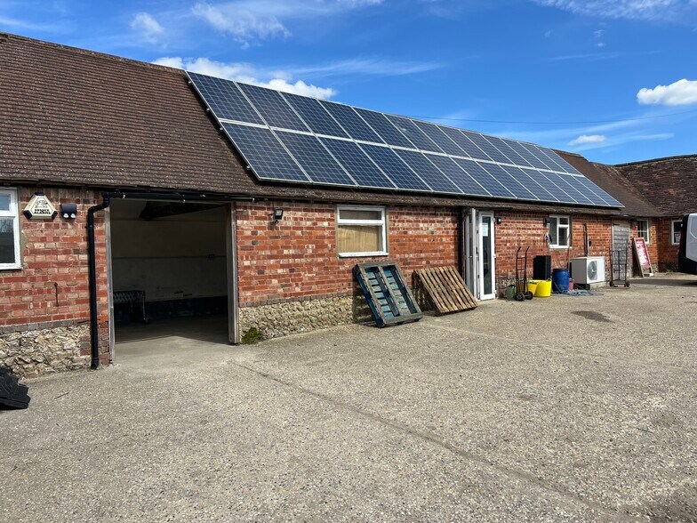 3 Hurston Ln, Storrington for sale - Building Photo - Image 1 of 1