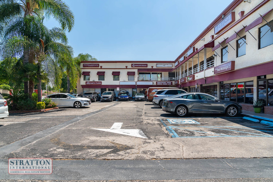 23942 Lyons Ave, Santa Clarita, CA for rent - Building Photo - Image 3 of 6