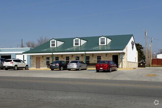 209 E Walnut St, Tecumseh, OK for rent Primary Photo- Image 1 of 11