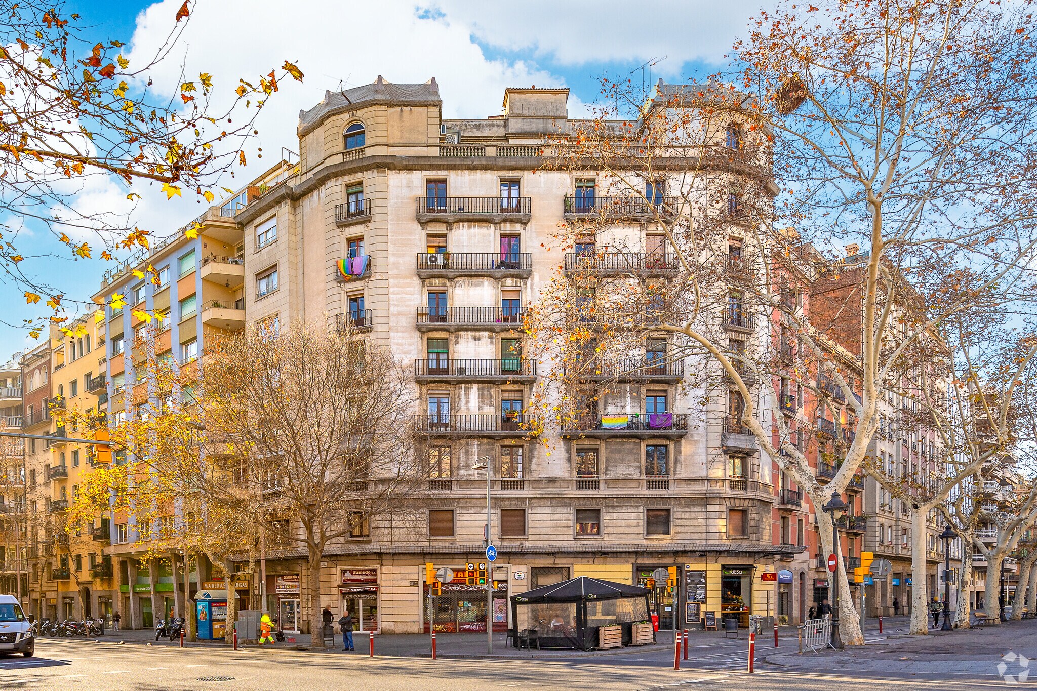 Retail in Barcelona, Barcelona to rent Primary Photo- Image 1 of 3