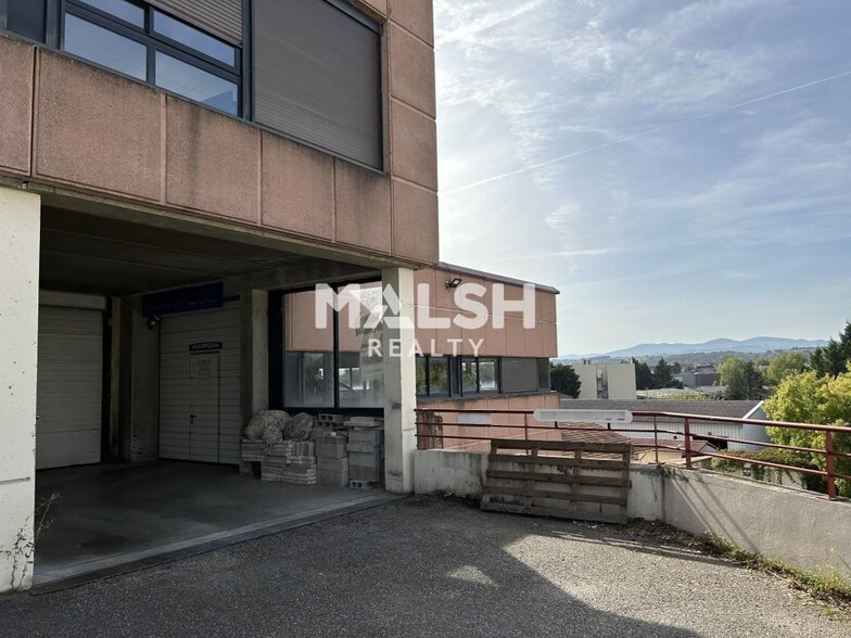 Light Industrial in Brignais for sale - Building Photo - Image 2 of 16