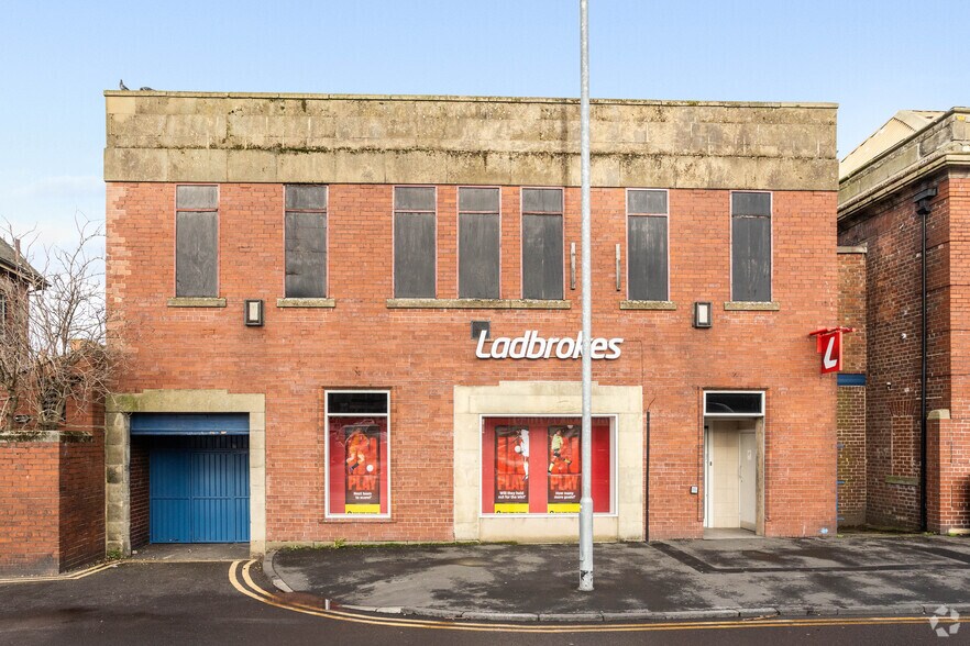 50 Victoria Sq, Gateshead for sale - Building Photo - Image 2 of 3