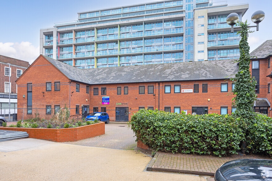 King Edward Ct, Nottingham to rent - Primary Photo - Image 2 of 7