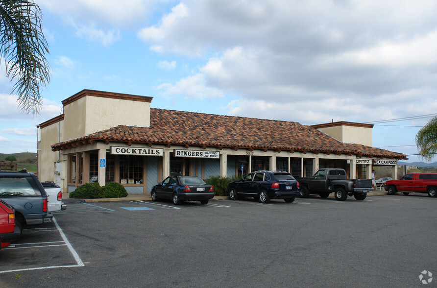 5517-5527 Mission Rd, Bonsall, CA for rent - Building Photo - Image 2 of 8