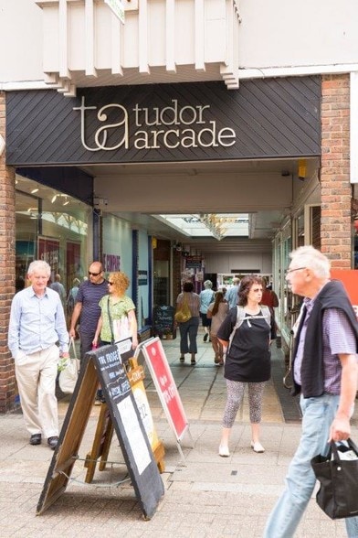 South St, Dorchester to rent - Primary Photo - Image 1 of 4