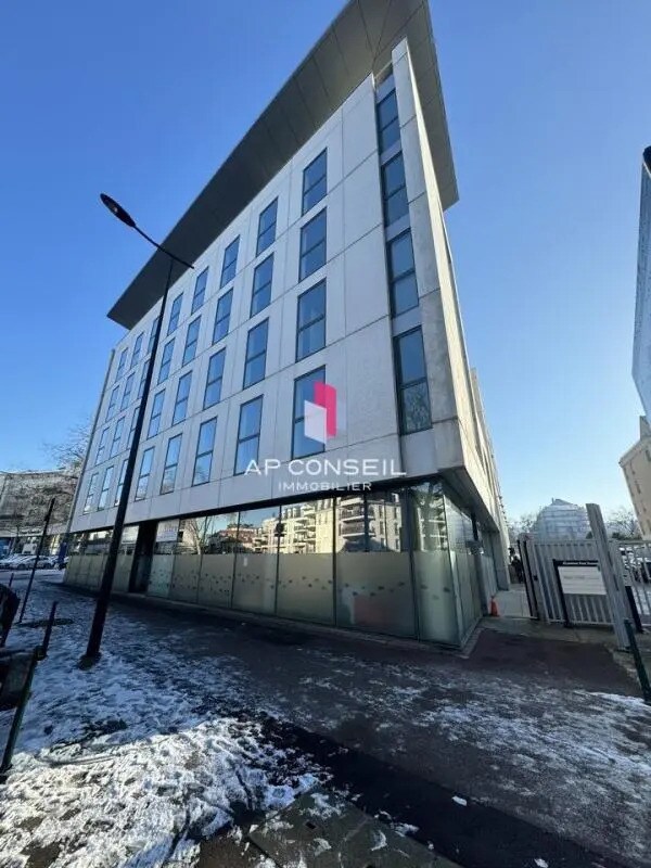 Office in Rueil-Malmaison to rent Building Photo- Image 1 of 13