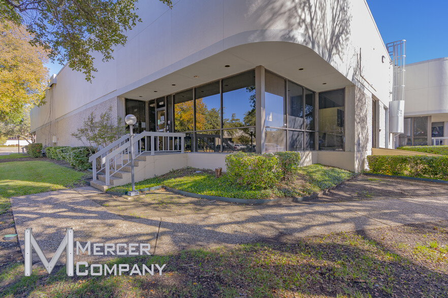 11522 Pagemill Rd, Dallas, TX for rent - Building Photo - Image 1 of 5