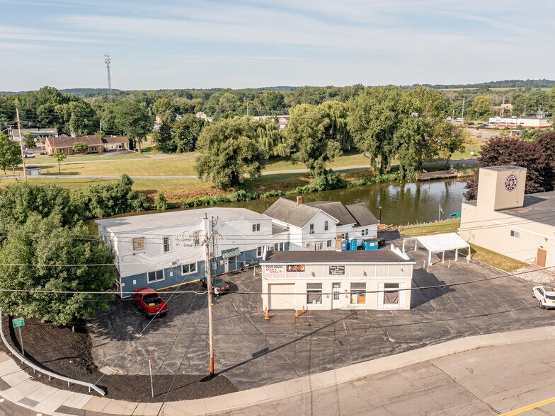 72 Geneva & 21 Water St, Lyons, NY 14489 UK