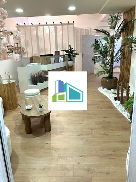 Office in Aubagne to rent - Interior Photo - Image 1 of 6