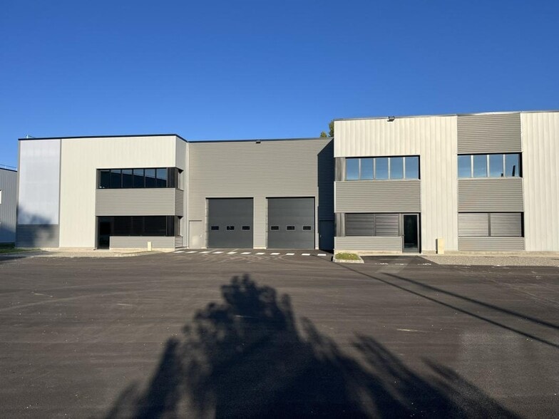 19 Chemin De La Lône, OULLINS-PIERRE-BÉNITE for sale - Building Photo - Image 2 of 15