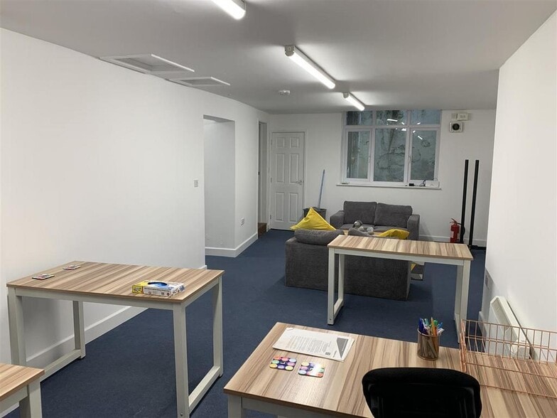 2-6 Sherrard St, Melton Mowbray to rent - Building Photo - Image 3 of 6