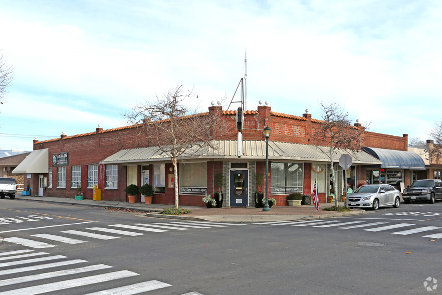 1702 Main St, Escalon, CA for rent - Primary Photo - Image 1 of 12