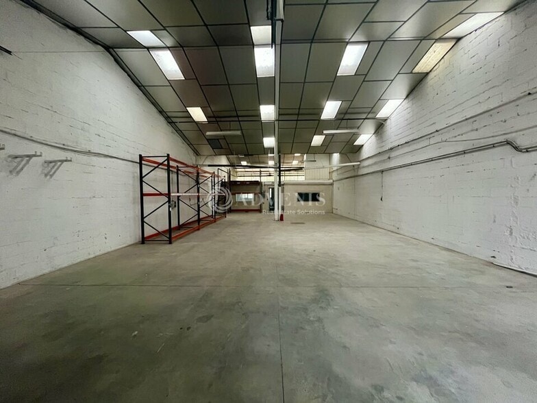 5 Rue De L'Industrie, SAINT-OUEN-L'AUMONE to rent - Interior Photo - Image 2 of 11