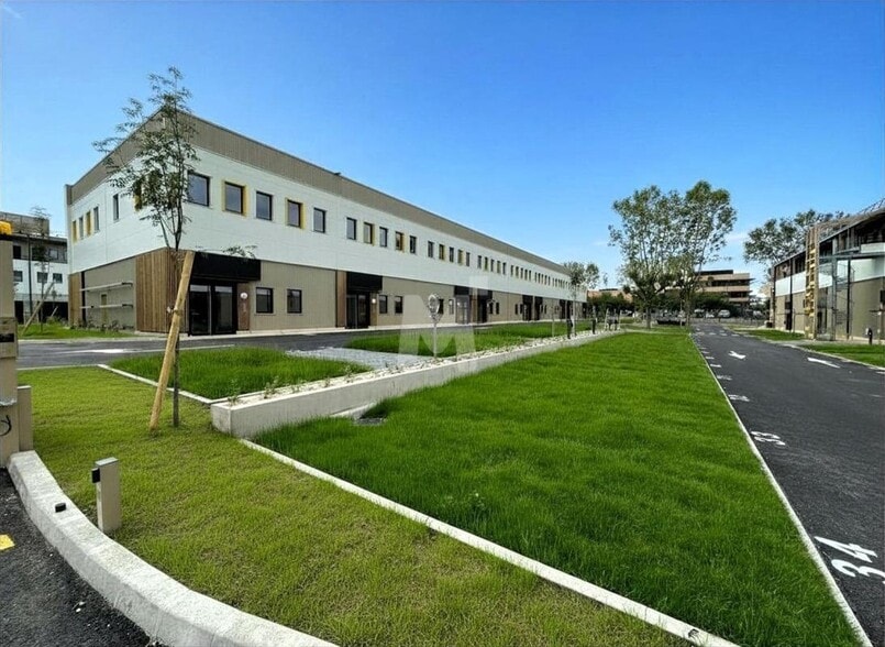 Light Industrial in Fresnes to rent - Building Photo - Image 2 of 15