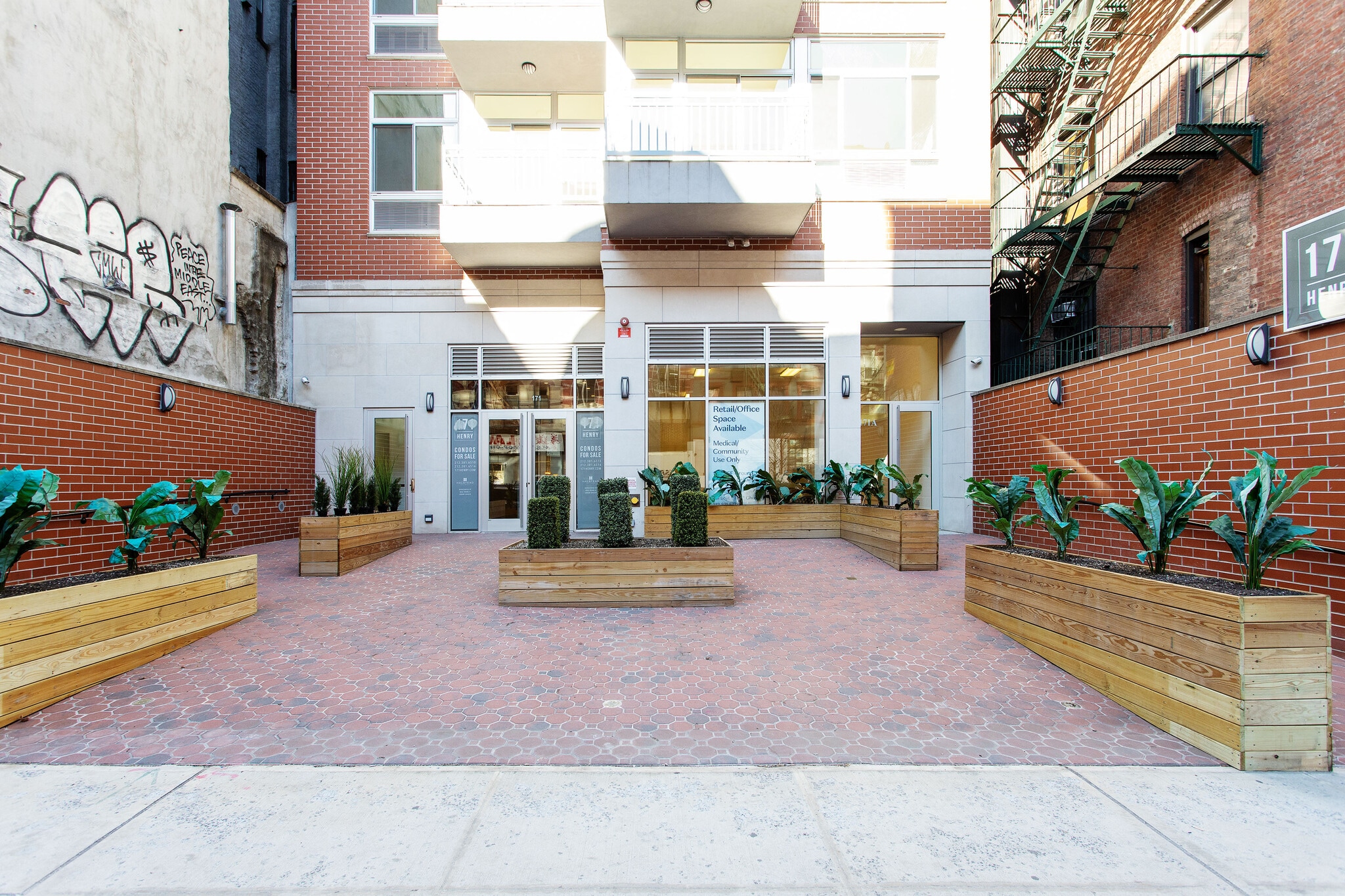 171 Henry St, New York, NY to rent Building Photo- Image 1 of 4