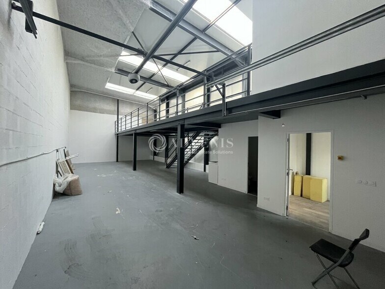 Light Industrial in Choisy Le Roi to rent - Interior Photo - Image 2 of 7