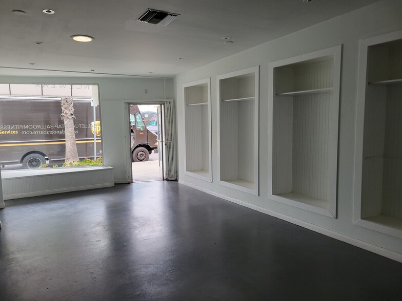 13638 Ventura Blvd, Sherman Oaks, CA for rent - Building Photo - Image 2 of 4