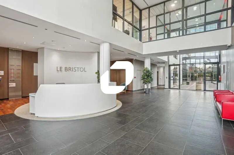 Office in Vincennes to rent - Lobby - Image 2 of 32