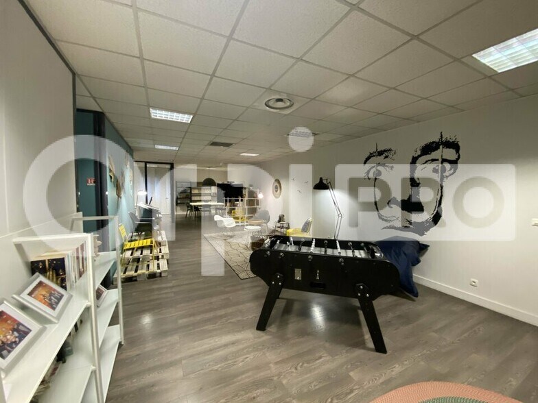 Light Industrial in Vaulx-en-Velin for sale - Building Photo - Image 3 of 12