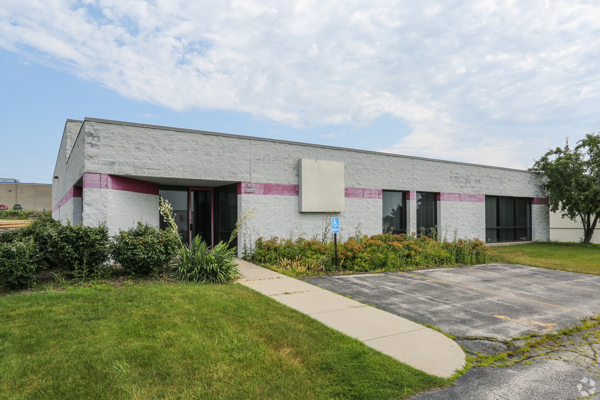 N94W14588 Garwin-Mace Dr, Menomonee Falls, WI for sale Building Photo- Image 1 of 1