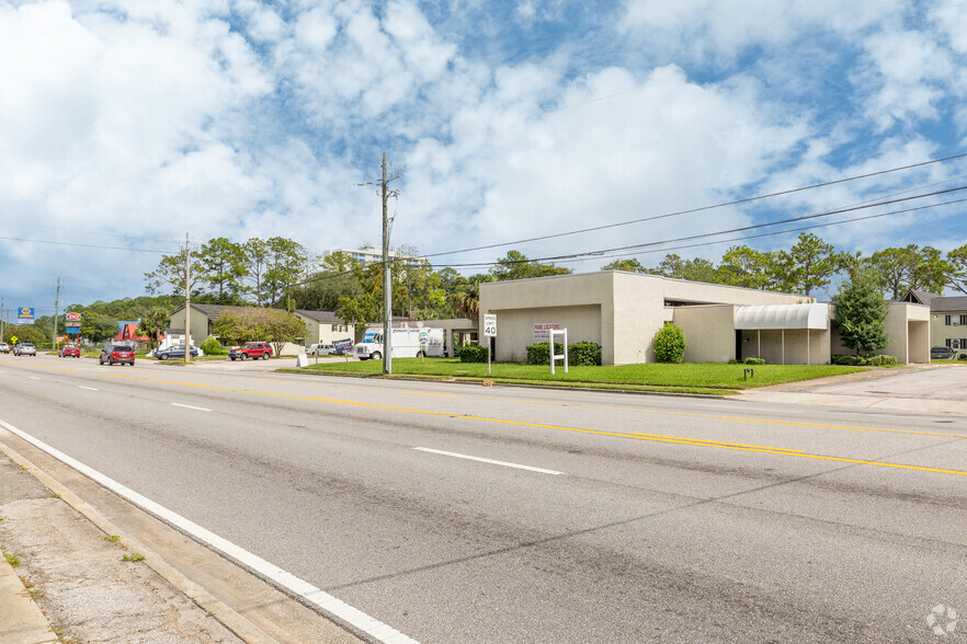 5730 University Blvd W, Jacksonville, FL for rent - Building Photo - Image 2 of 22