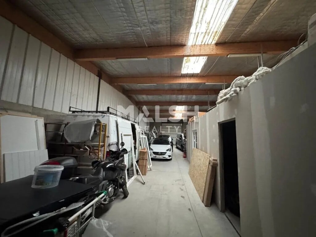 Location Local d'activités 268 m² - Photo 1