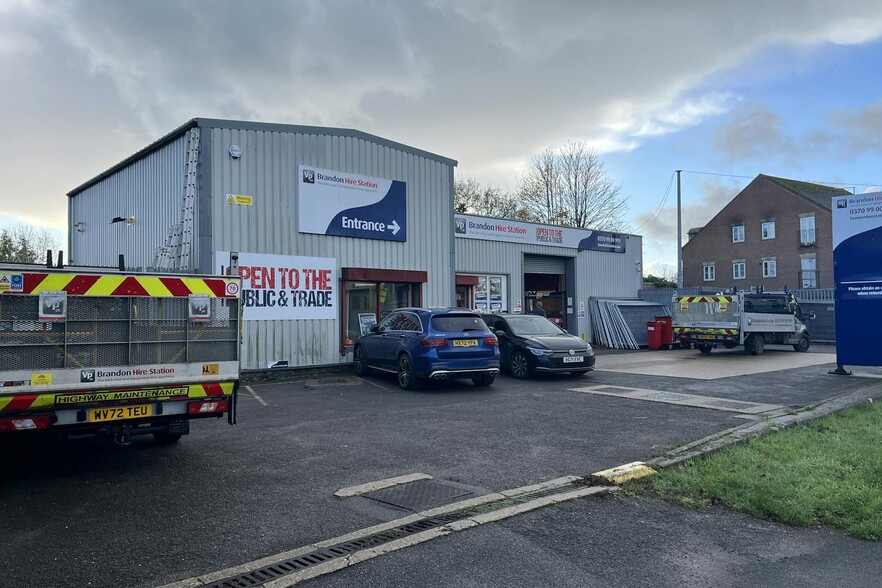 129 Somerford Rd, Christchurch to rent - Building Photo - Image 1 of 5