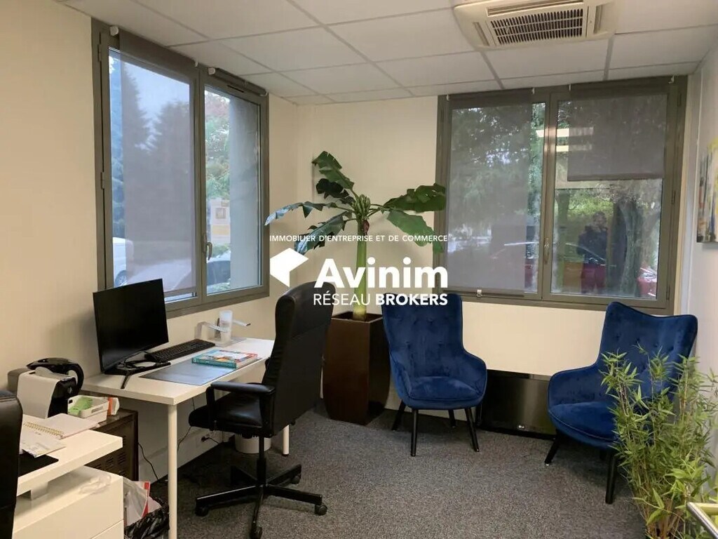 Vente Bureaux 151 m² - Photo 1